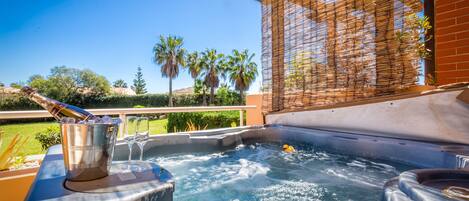 مغطس سبا خارجي