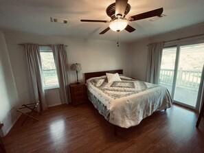 4 slaapkamers, een strijkplank/strijkijzer, wifi, beddengoed