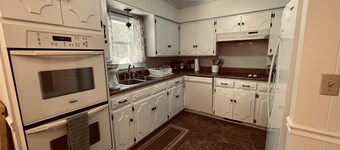 Cozy and private family farmhouse nestled near the Ozark National Forest