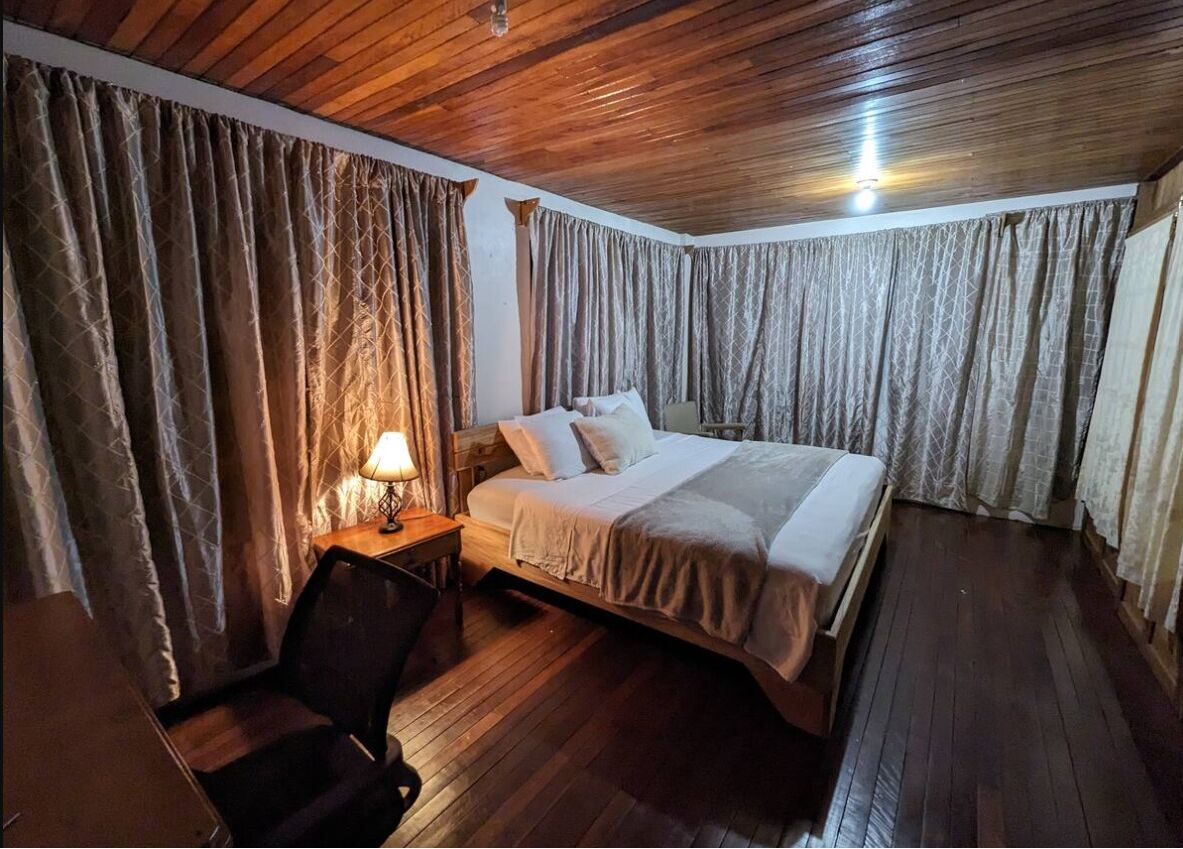 5 bedrooms, desk, free WiFi, bed sheets