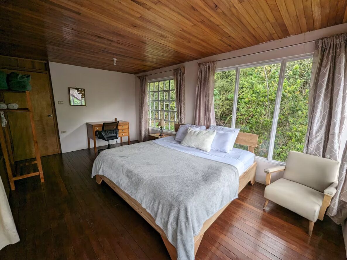 5 Schlafzimmer, Schreibtisch, kostenloses WLAN, Bettwäsche