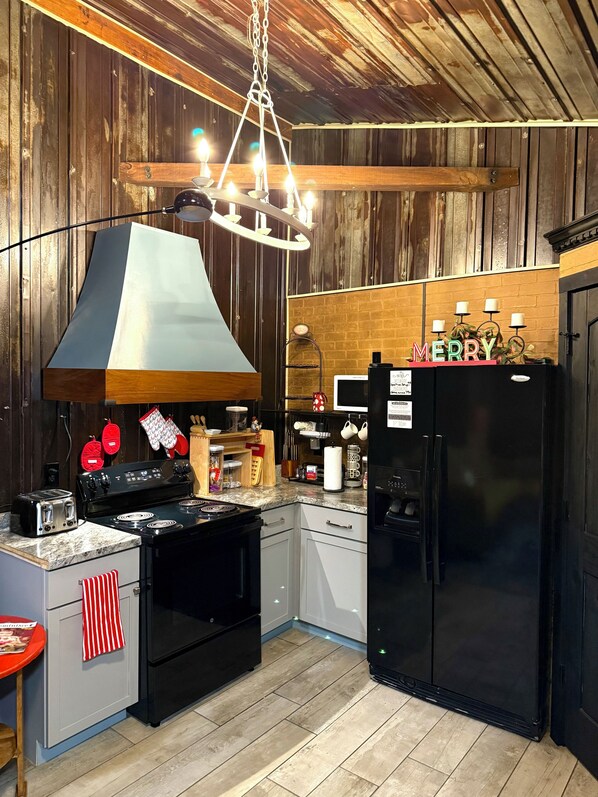 Geladeira, micro-ondas, fogão, cooktop