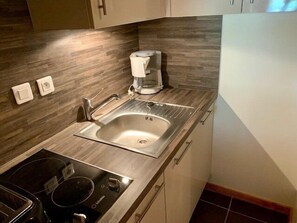 Kühlschrank, Kochgeschirr/Geschirr/Besteck