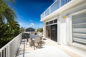 Unclassified image, 2 of 50, button - Wahoo Waterway: Charming 3BR Canal Front Home in Cudjoe Key with Dockage & Pet-Friendly Amenities! (Cudjoe Key)