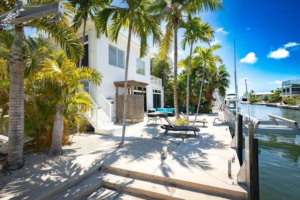 Unclassified image, 1 of 50, button - Wahoo Waterway: Charming 3BR Canal Front Home in Cudjoe Key with Dockage & Pet-Friendly Amenities! (Cudjoe Key)