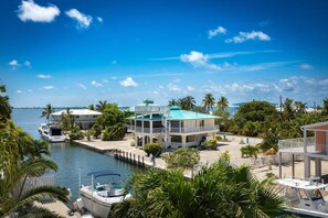 Unclassified image, 5 of 50, button - Wahoo Waterway: Charming 3BR Canal Front Home in Cudjoe Key with Dockage & Pet-Friendly Amenities! (Cudjoe Key)