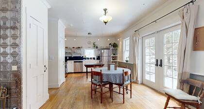 Rustic dog-friendly home near Woodstock & skiing with views of Barnard Brook