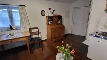 Wasserkocher mit Kaffee-/Teezubehör, Kochgeschirr/Geschirr/Besteck