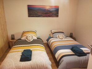 4 bedrooms, iron/ironing board, travel cot, free WiFi - Le Chalet à Saint Anthème Prabouré (Saint-Anthème)