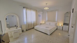 3 chambres, fer et planche à repasser, Wi-Fi gratuit, draps fournis