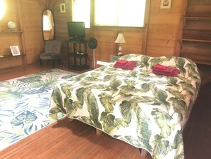 1 bedroom, desk, travel crib, free WiFi - The Rose Cottage (Pahoa)