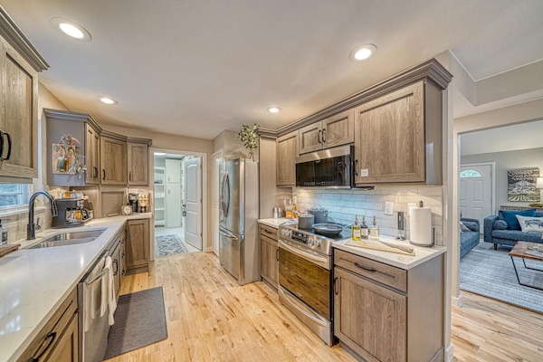 Frigorifero, microonde, forno, piano cottura