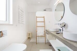 Shower, towels