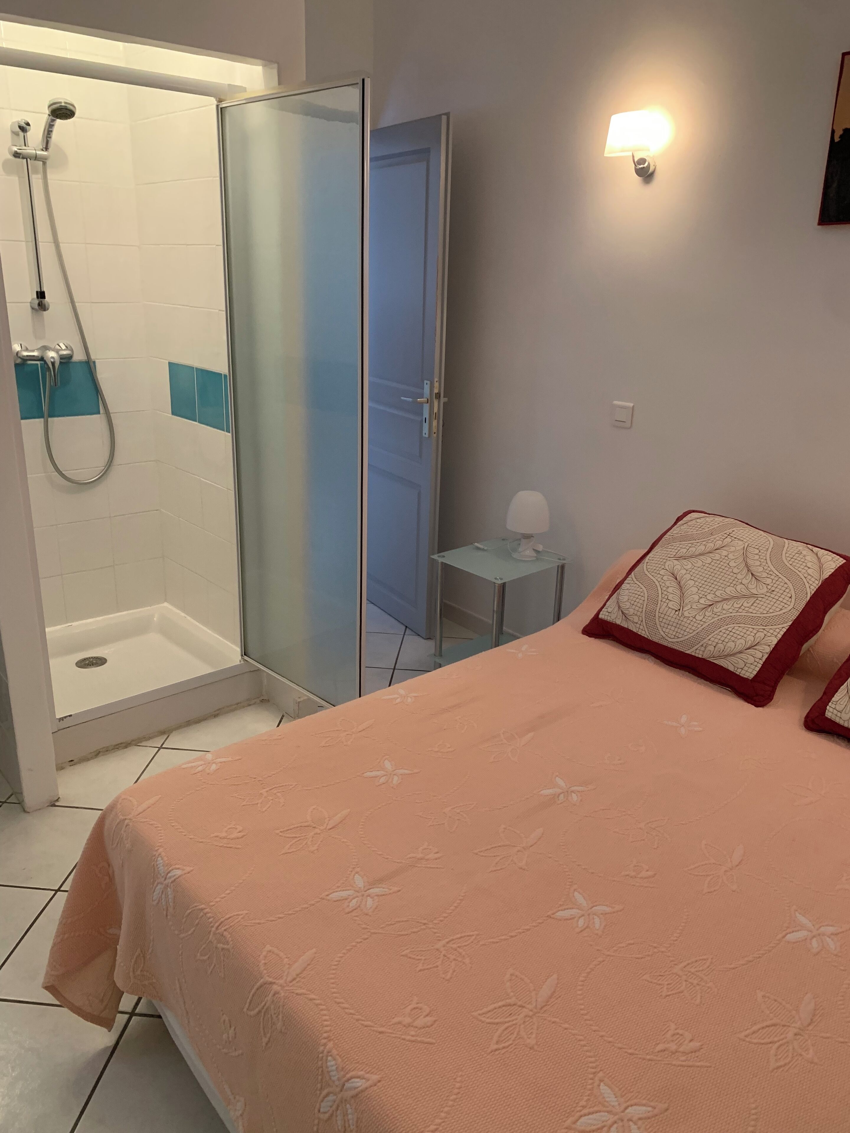 3 camere, ferro/asse da stiro, Wi-Fi gratuito
