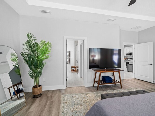 4 slaapkamers, een bureau, een strijkplank/strijkijzer, gratis wifi