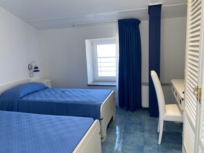 2 bedrooms, WiFi, bed sheets - Directly on the beach at Palinuro harbor with crystal clear water. (Palinuro)