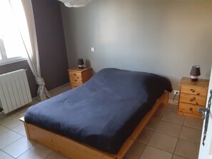 5 bedrooms, iron/ironing board, free WiFi, bed sheets