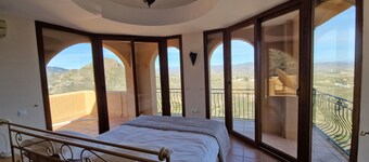 Spectacular mountain views in a romantic location. Close to Mojacar beaches.