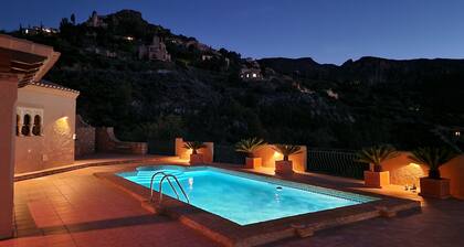 Spectacular mountain views in a romantic location. Close to Mojacar beaches.