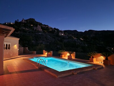 Spectacular mountain views in a romantic location. Close to Mojacar beaches.