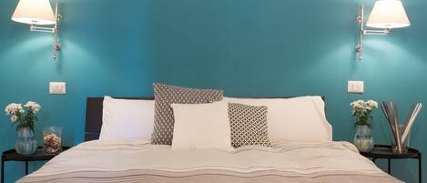 1 habitación, escritorio, tabla de planchar con plancha y wifi