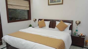 Room, 3 Bedrooms, Smoking, Balcony | Bathroom