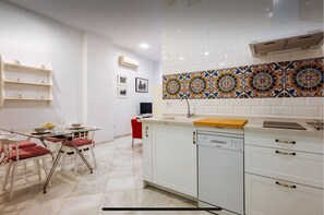 Fridge, microwave, stovetop, dishwasher - Lovely Loft Junto a la Giralda (Sevilla)