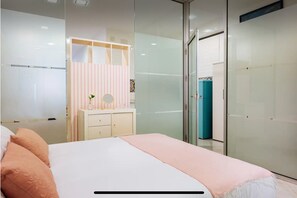 1 habitación, escritorio, tabla de planchar con plancha y wifi gratis 