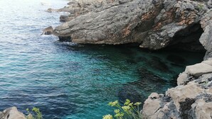 A rocky coastline with clear blue water and some vegetation. - Camp Virpazar (Virpazar)