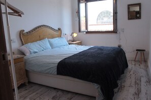 3 室のベッドルーム、アイロン / アイロン台、旅行用ベビーベッド、WiFi (無料)