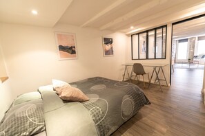 1 室のベッドルーム、デスク、アイロン / アイロン台、WiFi