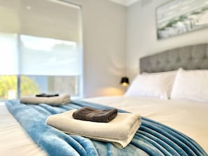 2 Schlafzimmer, Schreibtisch, Bügeleisen/Bügelbrett, Reisekinderbett