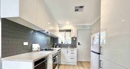 No stairs, Payneham South cosy 2BR unit 1. Linen hire inc. + Aircon throughout!