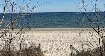 Süße Ferienwohnung in Mönchgut mit Direktem Strandzugang