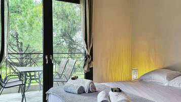 4 bedrooms, iron/ironing board, free WiFi