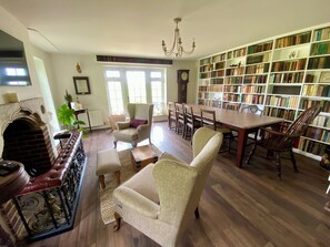 المنشأة من الداخل