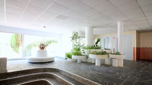 Spa - Seafront Apartment with Pool in Santa Margarita, Roses (Roses)