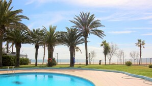 Pool - Seafront Apartment with Pool in Santa Margarita, Roses (Roses)