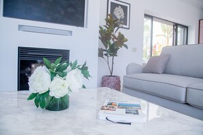 TV, fireplace - Queen of the Bay: Amazing Sea view in the heart of Carvoeiro (Carvoeiro)