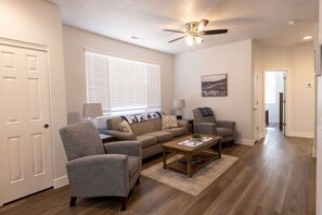 TV, fireplace - Off Course by J and Amy BL117312073 (Mesquite)