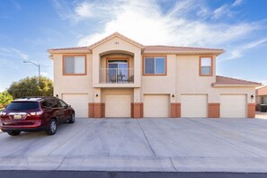 Exterior - Off Course by J and Amy BL117312073 (Mesquite)