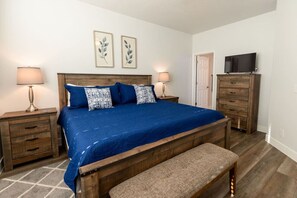 2 bedrooms, desk, iron/ironing board, WiFi - Off Course by J and Amy BL117312073 (Mesquite)