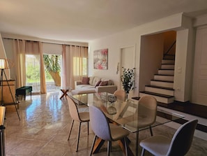 House, 4 Bedrooms, Smoking, Private Pool | Interior