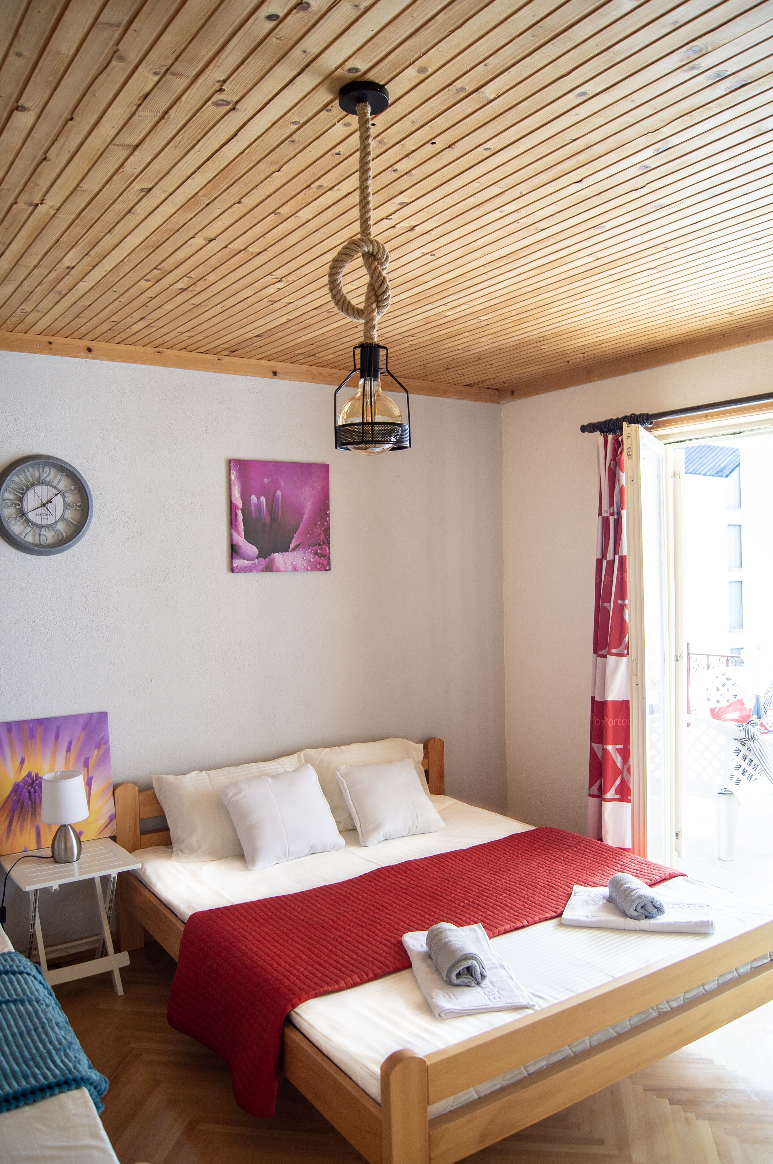 5 soverom, strykejern/-brett, wi-fi og sengetøy