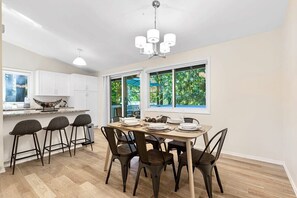 Dining - Multi functional Family Home in Redmond and only four mins to MSFT (Redmond)