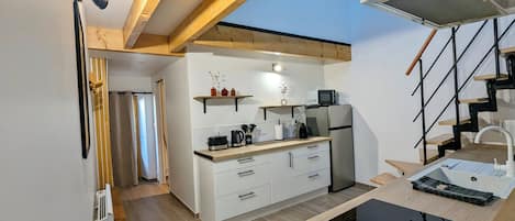 Refrigerador, microondas, horno, placa de cocina