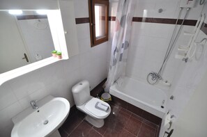 Executive Apartment | Bathroom | Free toiletries, hair dryer, towels, toilet paper - Zennova 42 Pirgadikia Sky & Sea Home (Aristotelis)