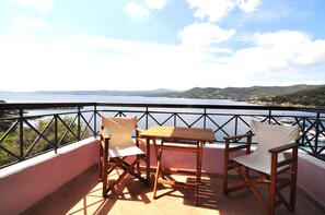 Terrace/patio - Zennova 42 Pirgadikia Sky & Sea Home (Aristotelis)