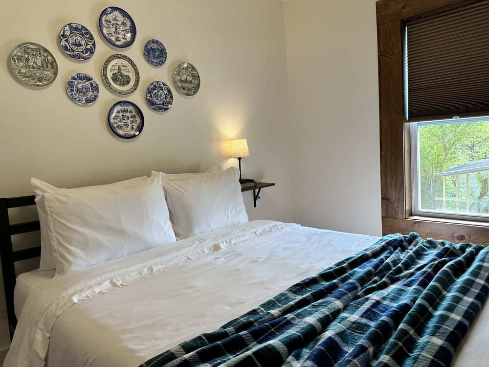 The Historic Hotel" 12 private bedrooms Walk to the