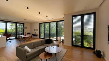 Smart TV, fireplace, computer monitors, printers